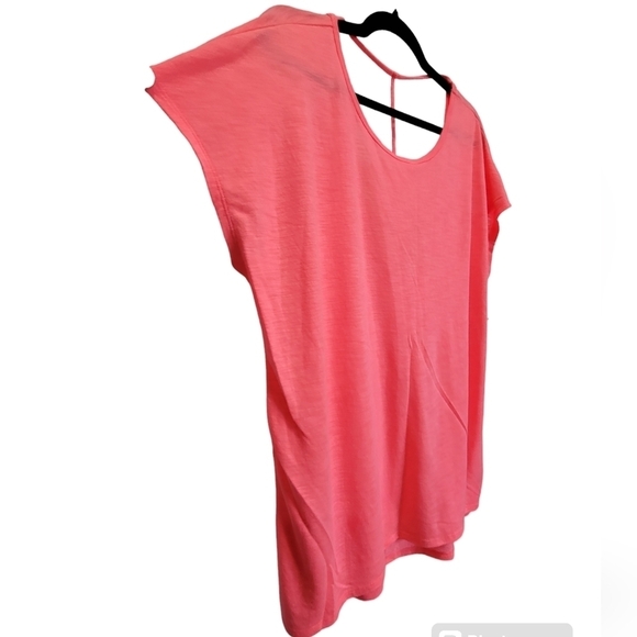NWT Large Relaxed Fit Neon Coral Open Back Athletic T-Shirt - Picture 2 of 6